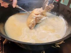 -鲜入围煮花胶鸡海鲜火锅