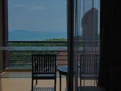 -三亚湾海居铂尔曼度假酒店