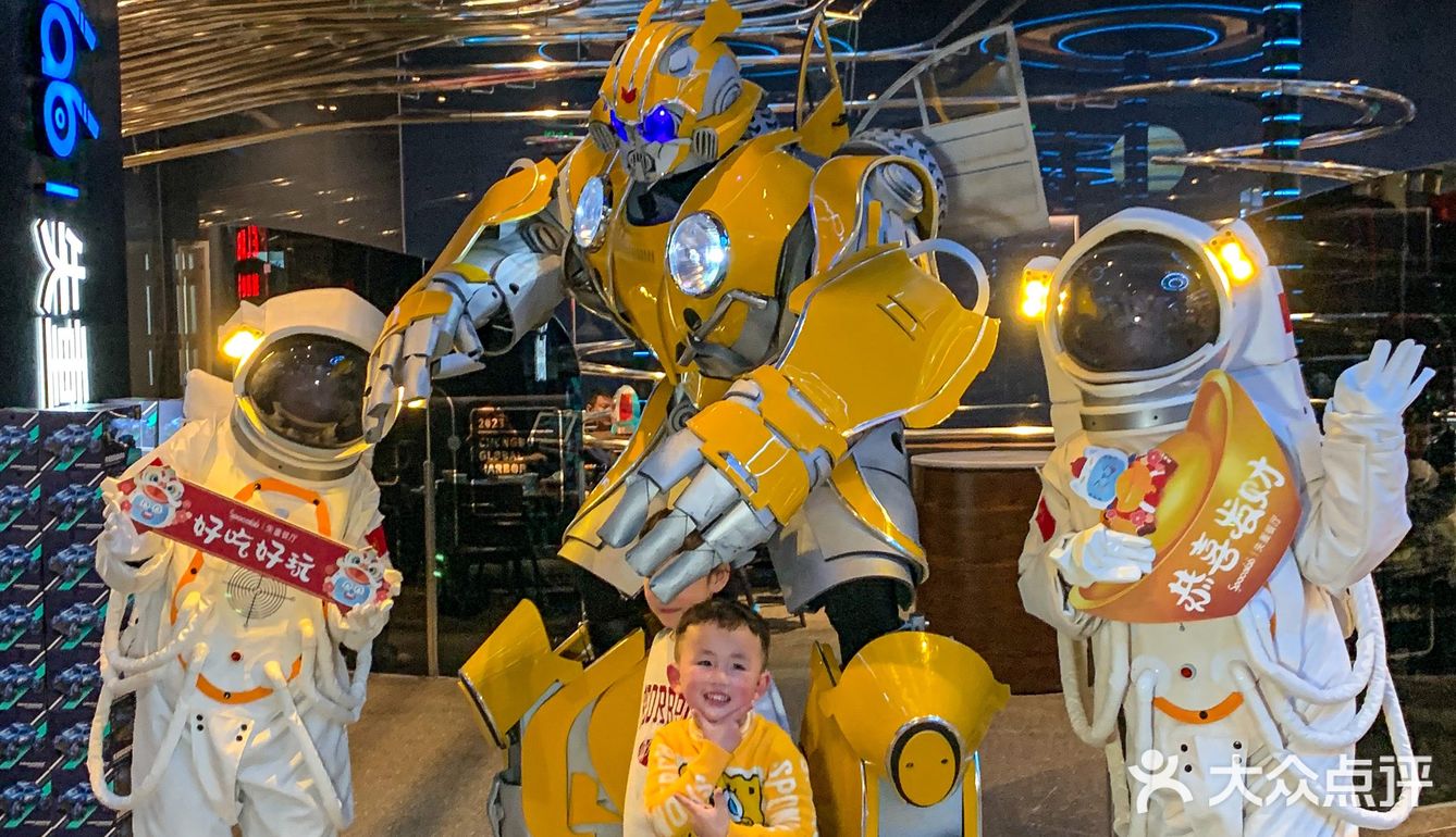 满满科技感｜打卡酷炫网红失重餐厅