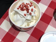 草莓酸奶冰淇淋-西贝(紫荆广场店)
