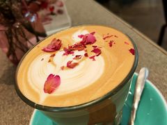 玫瑰鲜奶拿铁-PAUL LAFAYET 法式甜品(港汇广场店)