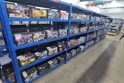 -逝水玩具折扣店
