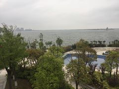 湖景加泳池-上海滴水湖皇冠假日酒店