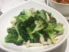 拍蒜香炒西兰花-北李妈妈菜·海肠捞饭(高新万达店)
