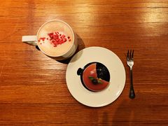 草莓红乌龙茶拿铁-煮叶(悠唐广场店)