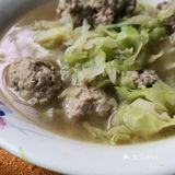 牛心菜搭配自制鲜肉小丸子，简单容易做