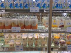 面包甜点陈列柜-白色日记·手作酸奶(麦凯乐店)