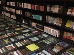 -钟书阁(松江泰晤士小镇店)