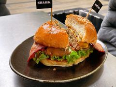 美式经典牛肉汉堡-shark burger·鲨鱼汉堡(交子大道店)