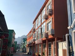 -百里峡七彩艺术小镇