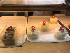 -白玉兰食品甜凤店(合生汇店)