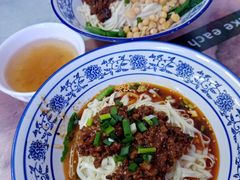 -渝之汇牛肉豌杂面