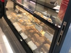 面包甜点陈列柜-上海哈尔滨食品厂(淮海中路店)