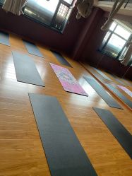 -威思丽高温瑜伽会馆