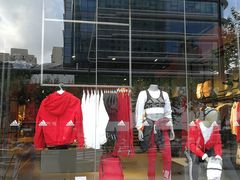 -阿迪达斯(百联徐汇商业广场运动旗舰店)