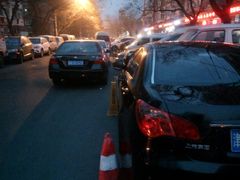 -关东店北街小区-地上停车场