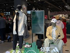 -百年港湾奥特莱斯(香炉礁店)