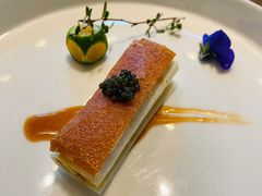 鱼子酱配脆皮烤乳猪-广州文华东方酒店·江-由辉师傅主理