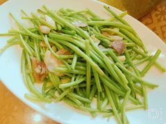 泥蒿炒腊肉-华中科技大学百景园(三楼酒店)