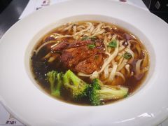 六珍原萃猪软骨面-康师傅私房牛肉面(北京南站店)