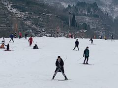 -济南卧虎山滑雪场