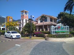 -亚龙湾亚泰商业街