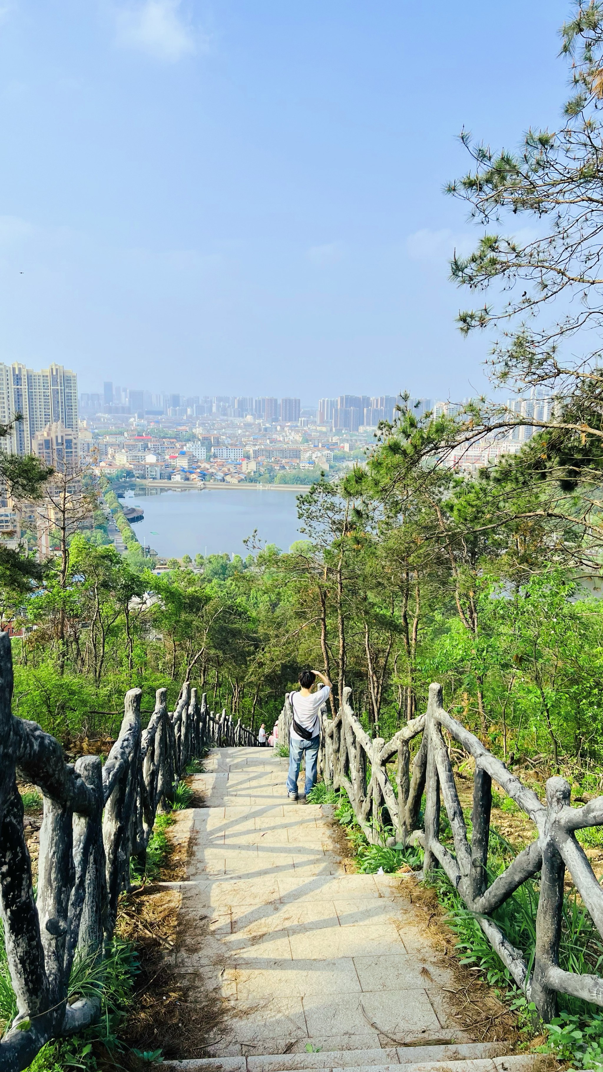 江夏爬山图片