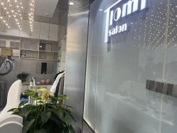 -Tloml salon