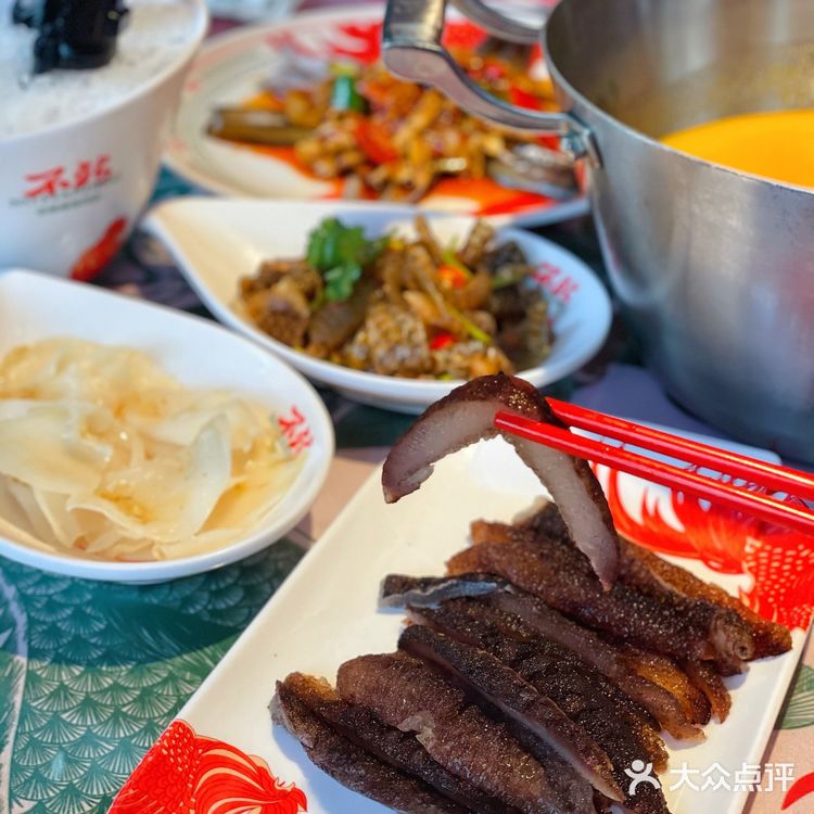 换上复古的行头🐔去「不站」吃鸡咯