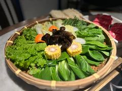 -尚尚仙·酸汤猪手·猪肚鸡火锅(华联万柳购物中心店)