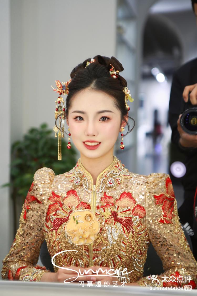 试妆照跟妆最终还是选择闪慕婚纱