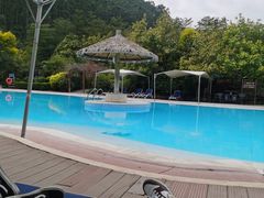 -十万大山布透温泉