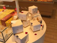 面包甜点陈列柜-好利来(十里河店)