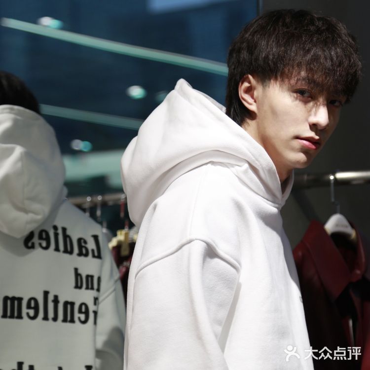 来打卡成都超划算买手店[吐]