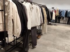 -URBAN REVIVO(上海中庚漫游城店)