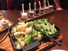 -恰餐厅及酒吧 CHAR Bar & Grill (北京丽都皇冠假日店)