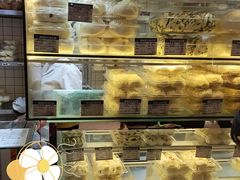 面包甜点陈列柜-白玉兰食品甜凤店(合生汇店)