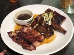 烧鹅拼叉烧-猪肉婆私房菜(容桂总店)
