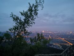 -鬼笑石后山停车场