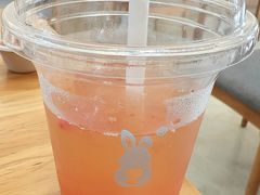 茉莉草莓苏打-小意思咖啡店(草桥店)