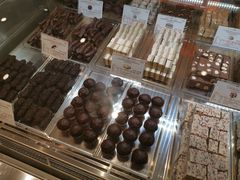 -VENCHI 闻绮(北京国贸商城店)