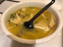 滋润花胶珍菌汤-衡山汇·高级粤菜(霄云路店)
