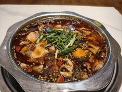 特色冷锅鱼-乡土特色.冷锅鱼.牦牛肉汤锅