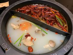 骨汤鸳鸯锅-川中故事·成都老火锅(东书房店)