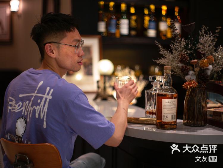 男士理发馆 坐标深圳南山深圳湾一号的"君尚3019"商场4楼居然隐藏这