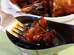 烧乳鸽-太平馆餐厅(油麻地店)