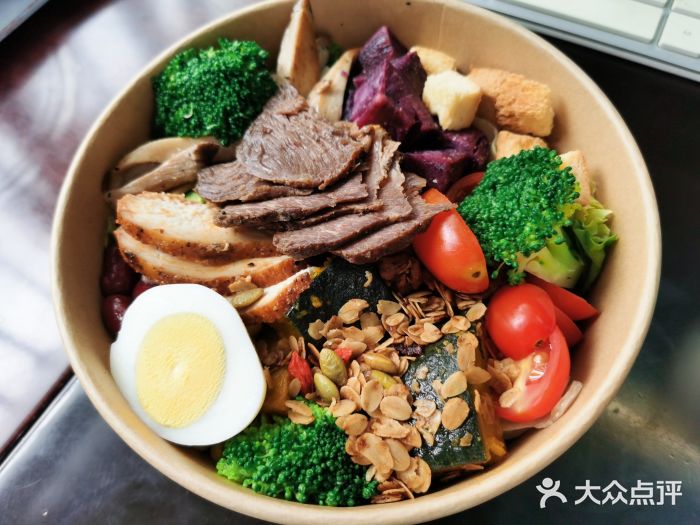 纤度创意轻食(红星路店)牛人凯撒沙拉图片