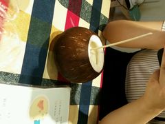 -志龙皇冠吃货椰子铺