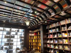 -钟书阁(松江泰晤士小镇店)