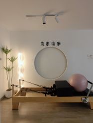 -闺蜜瑜伽·普拉提女性塑形馆